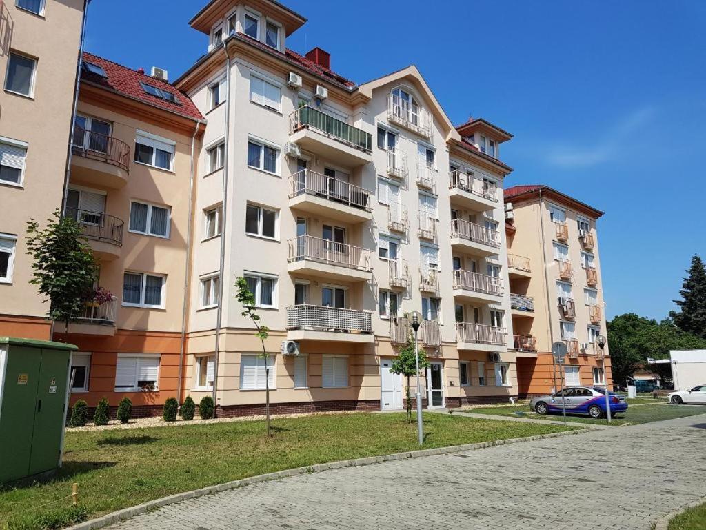 Fueredi Apartman Debrecen Luaran gambar