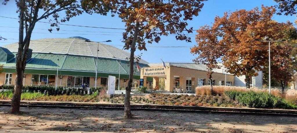Fueredi Apartman Debrecen Luaran gambar