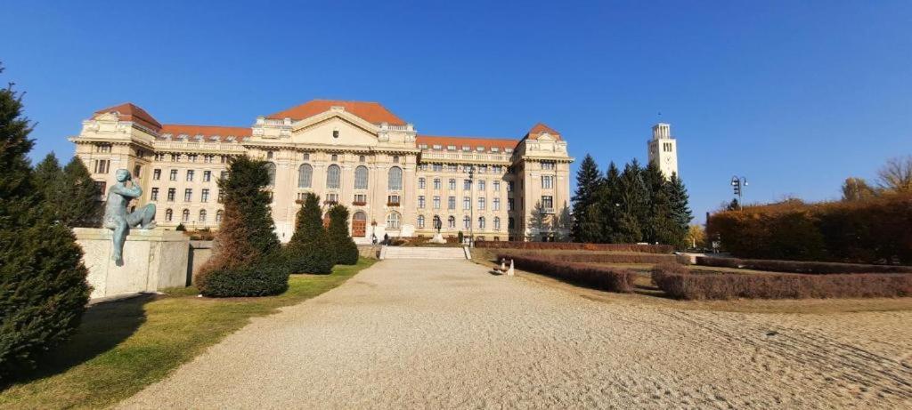 Fueredi Apartman Debrecen Luaran gambar